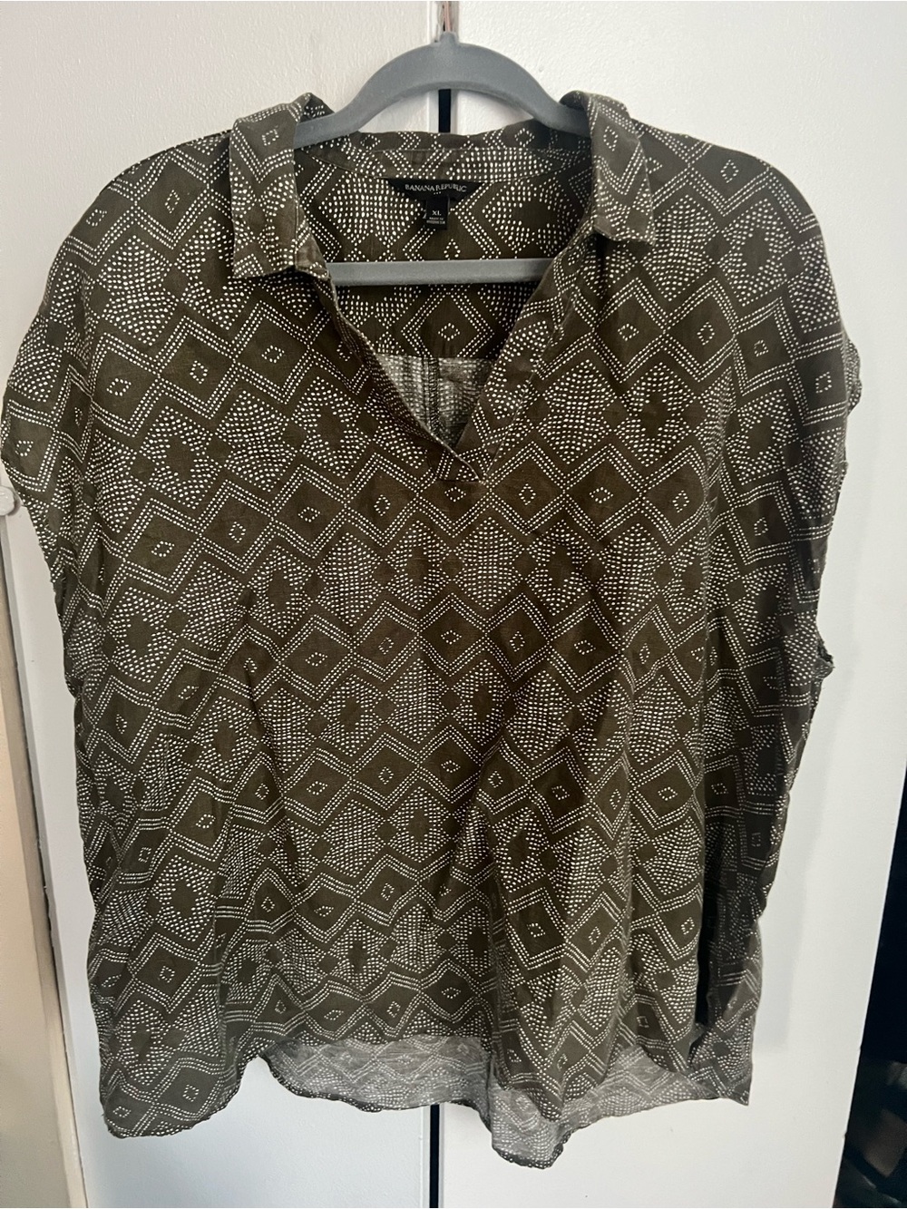 Banana Republic Olive Geo Dot Print Short Sleeve Button-Down Shirt Xl